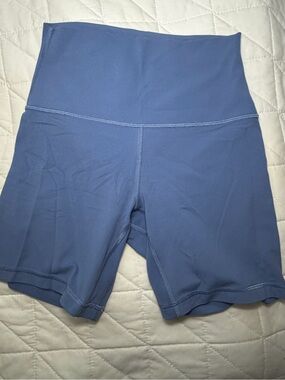 lululemon Align High-Rise Short 6"
SZ 4 water drop